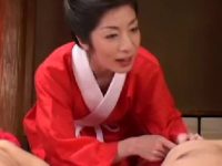 スレンダーな熟女の女優川奈まり子が花魁に扮し男達とセックスを楽しむ無修正おばさん動画